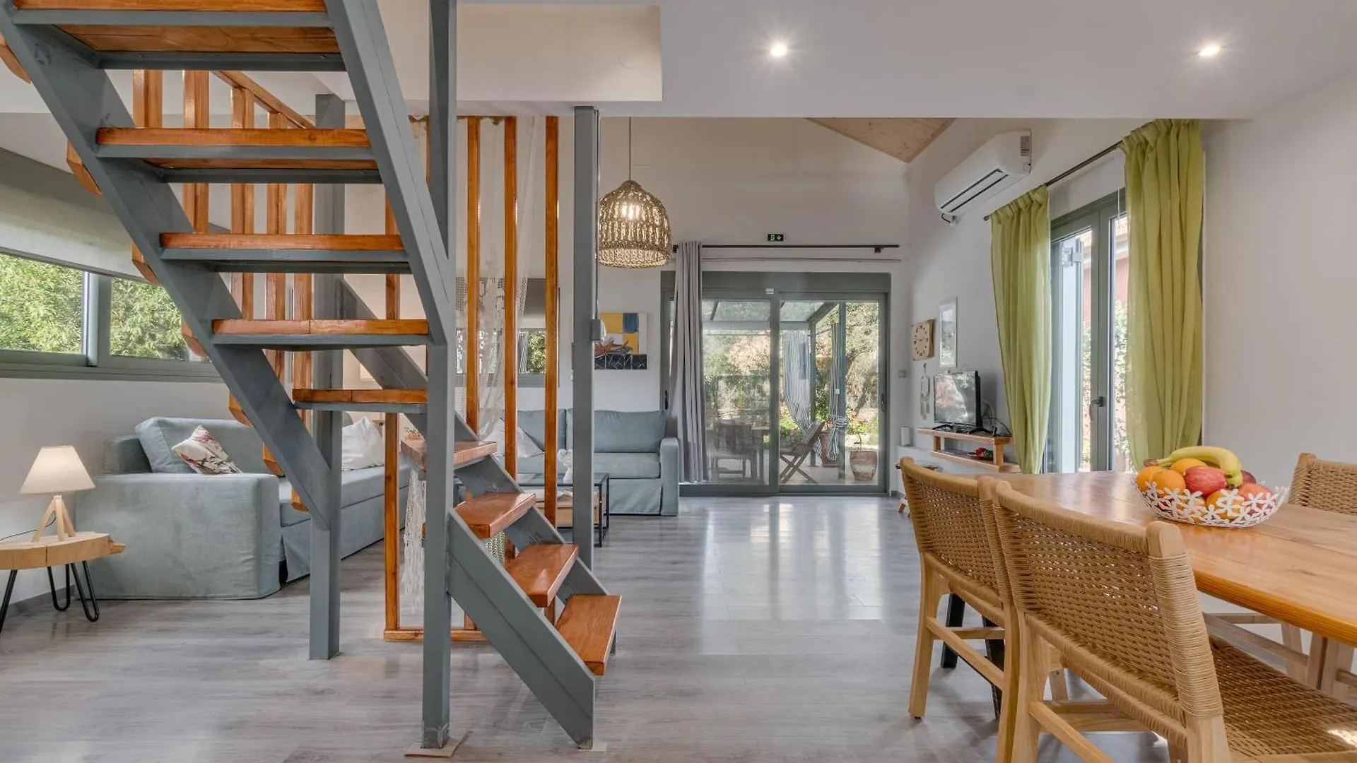 Artist'S Loft Apartment Pesadha Greece